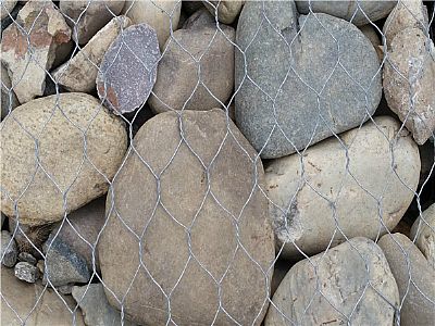 格賓石籠網生態防護應用在工程中，有很好的透水性